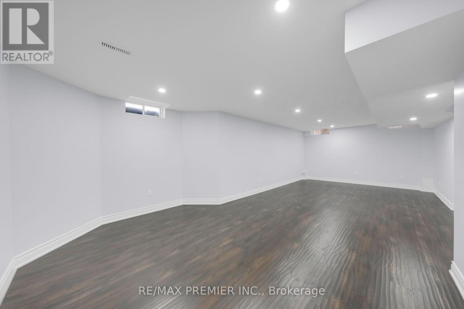 201 West Lawn Crescent, Whitchurch-Stouffville, Ontario  L4A 0B3 - Photo 37 - N12699406