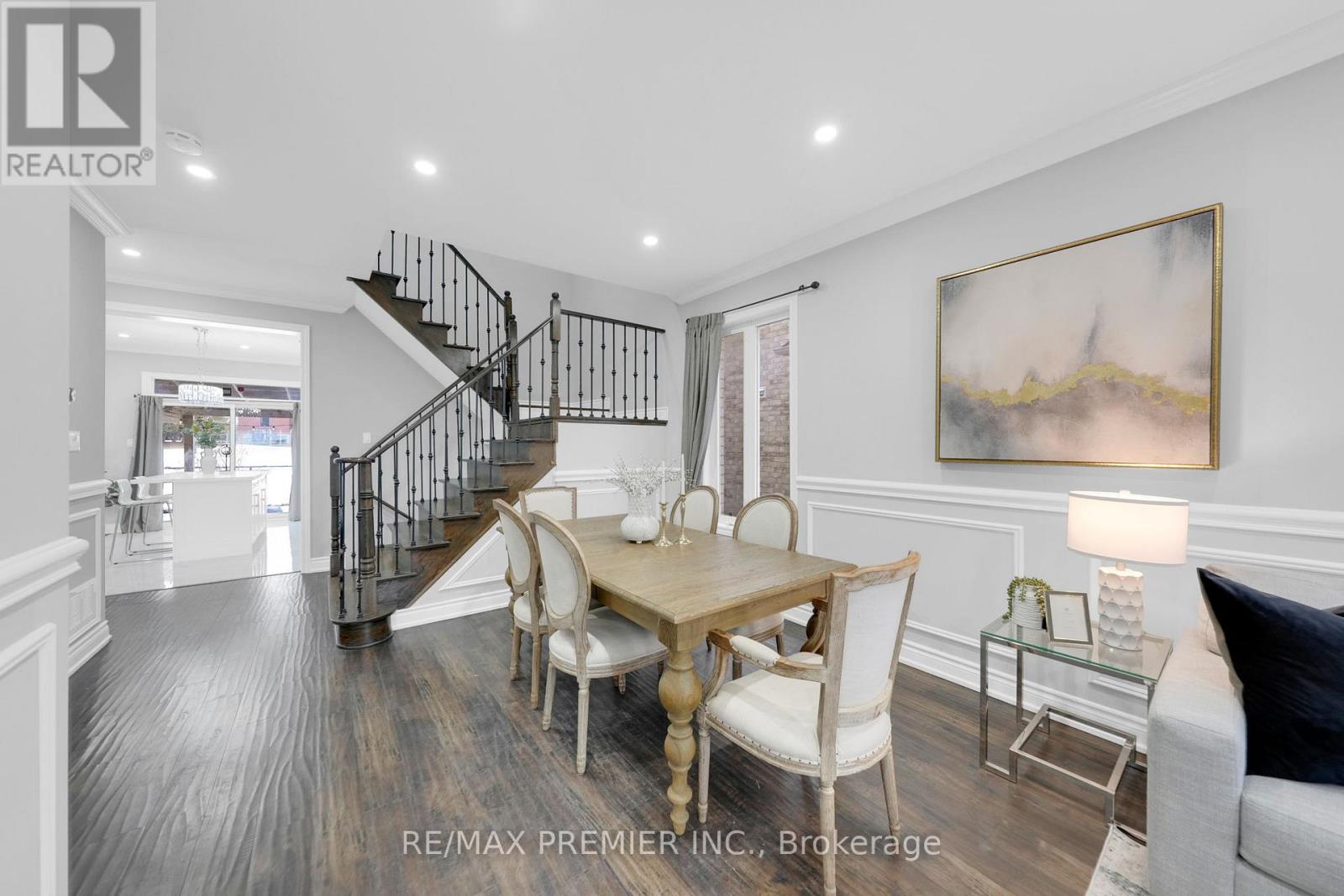 201 West Lawn Crescent, Whitchurch-Stouffville, Ontario  L4A 0B3 - Photo 6 - N12699406