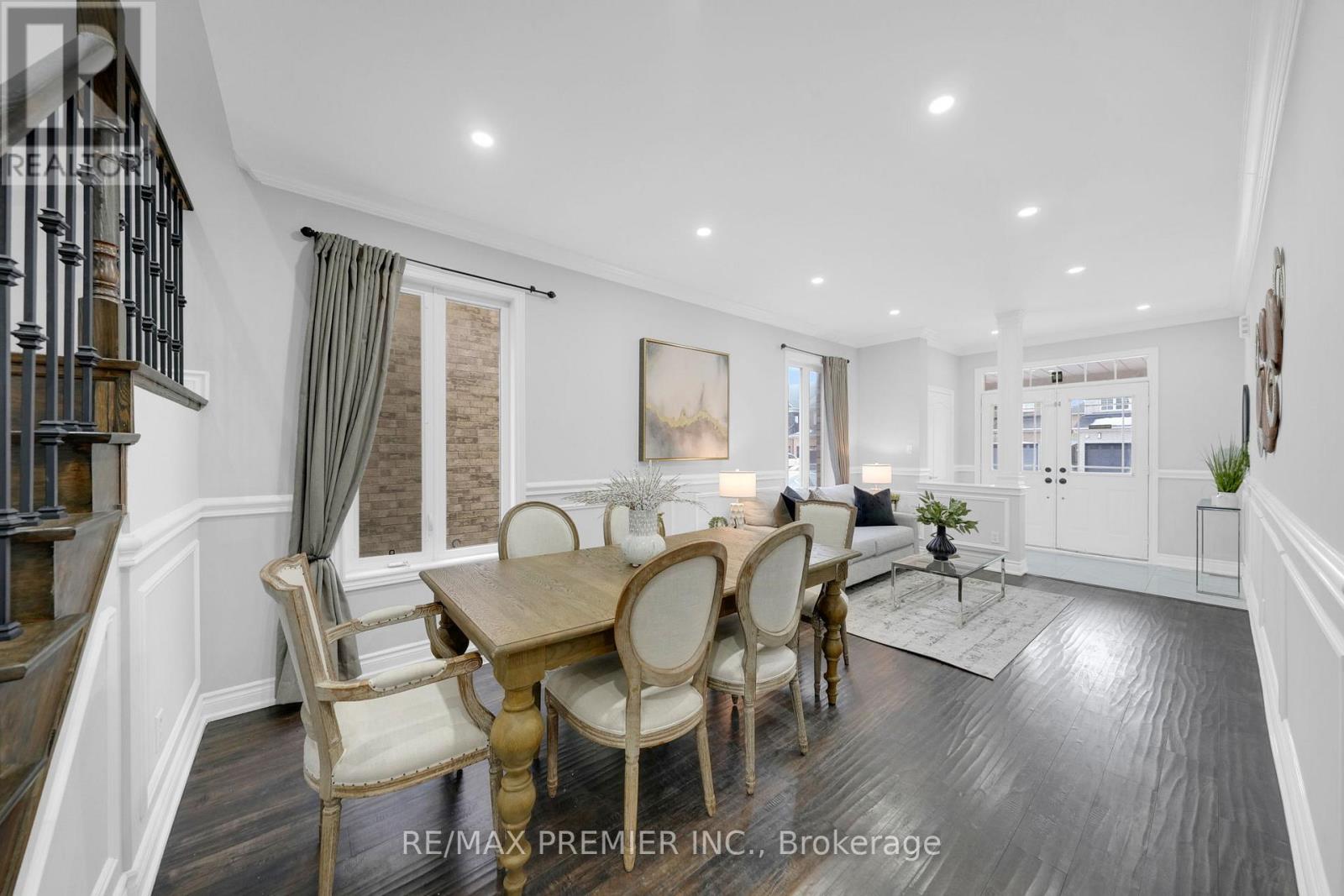 201 West Lawn Crescent, Whitchurch-Stouffville, Ontario  L4A 0B3 - Photo 8 - N12699406