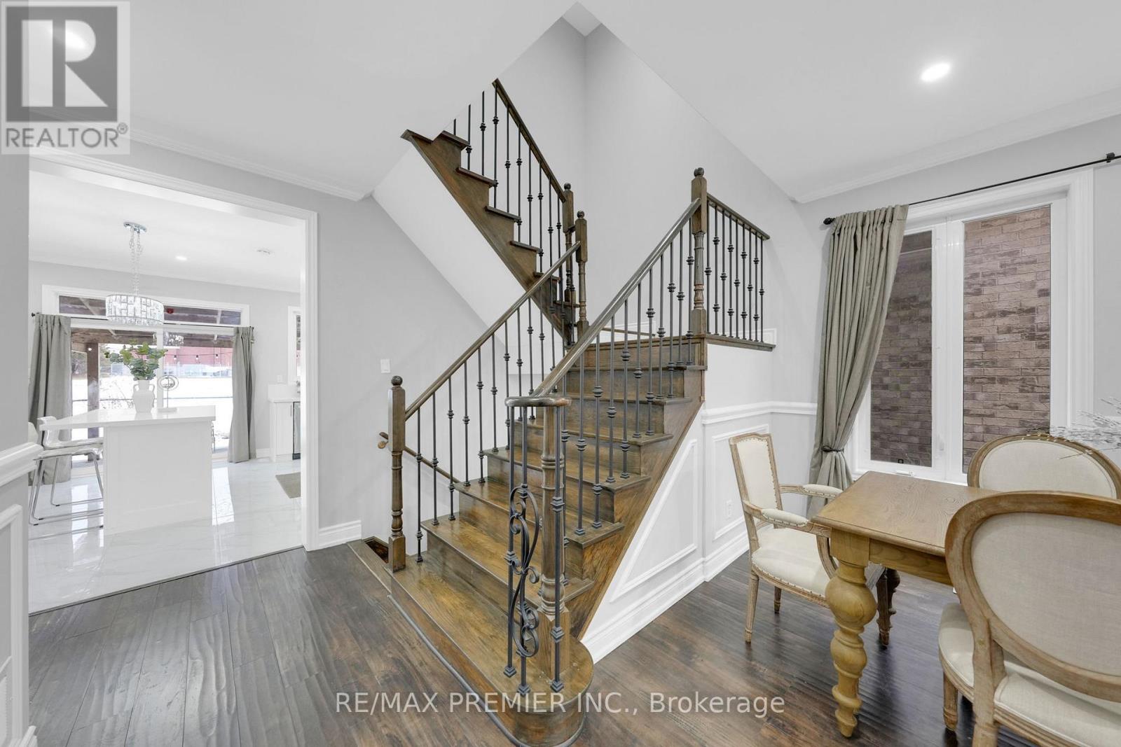 201 West Lawn Crescent, Whitchurch-Stouffville, Ontario  L4A 0B3 - Photo 9 - N12699406