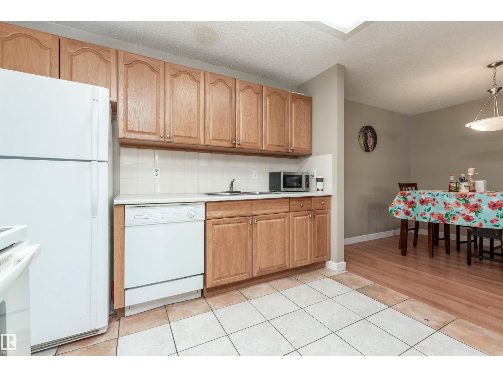 2031 Saddleback Rd Nw, Edmonton, Alberta  T6J 4T4 - Photo 10 - E4470120