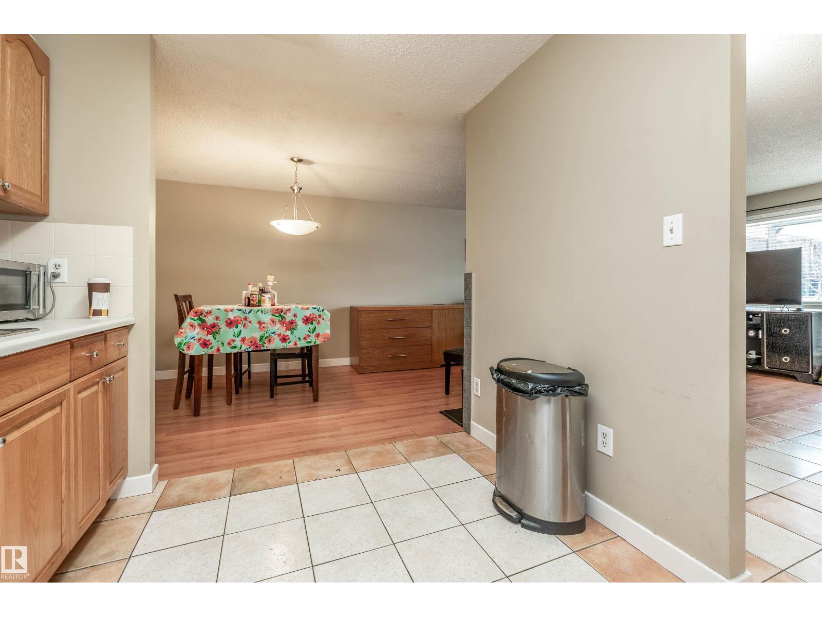 2031 Saddleback Rd Nw, Edmonton, Alberta  T6J 4T4 - Photo 11 - E4470120