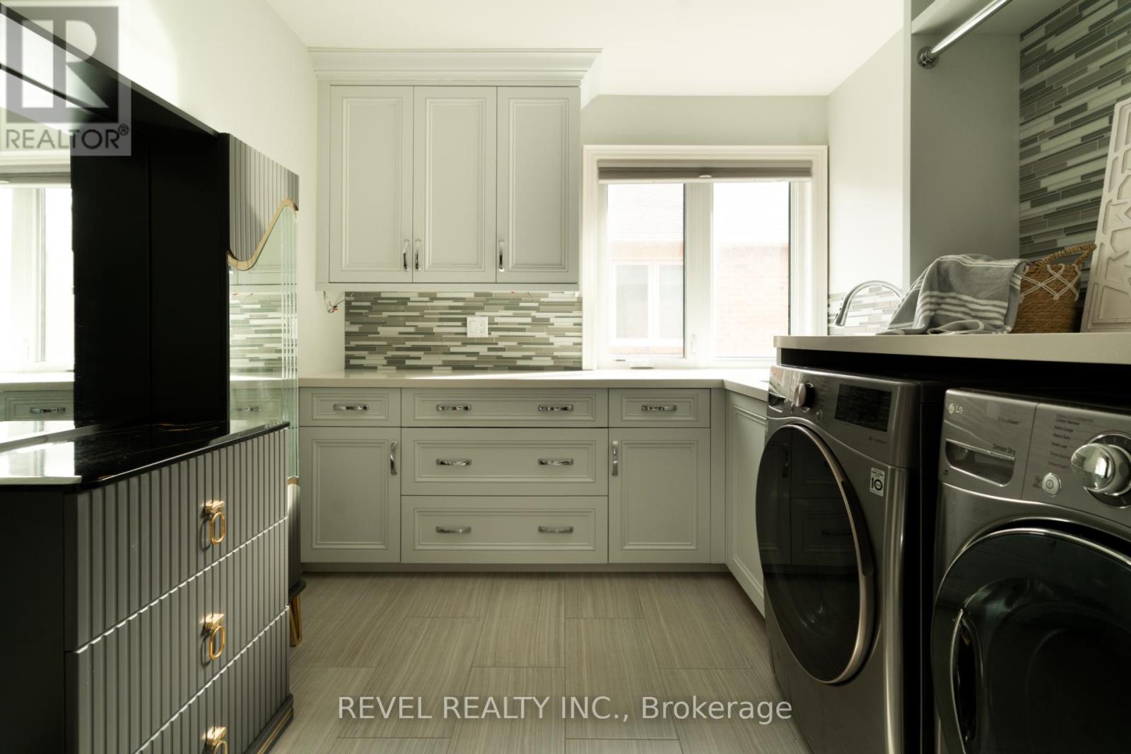 2192 Oakmead Boulevard, Oakville, Ontario  L6H 6B4 - Photo 19 - W12699318