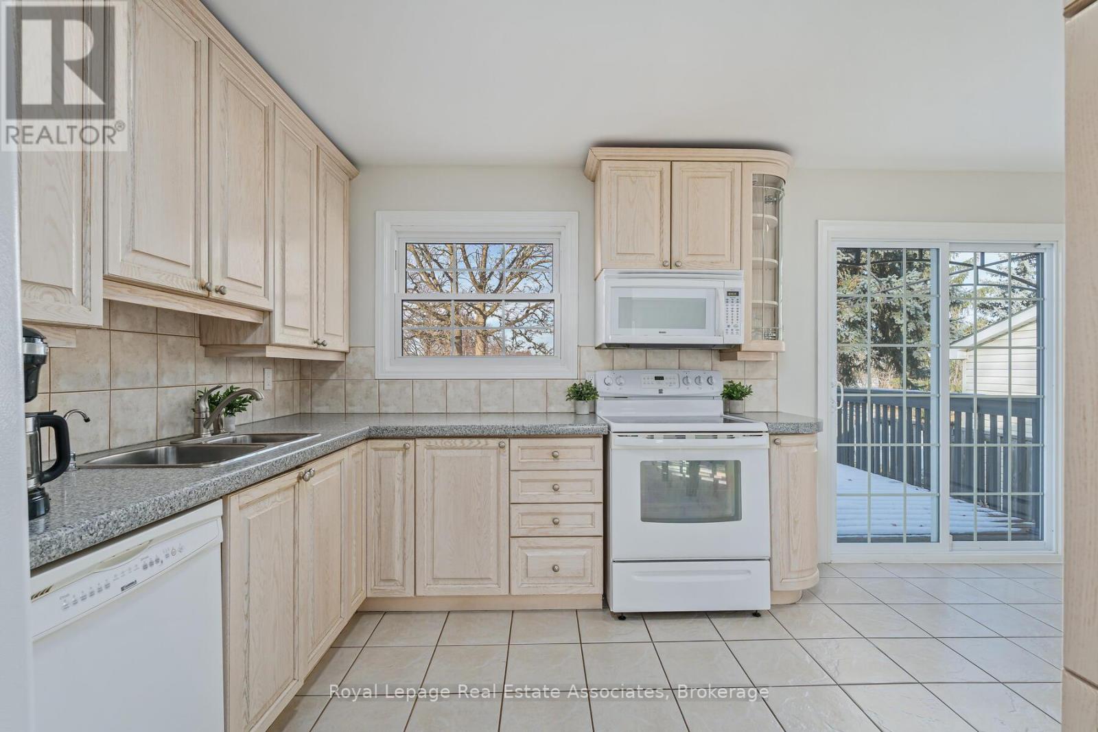 358 Mcnabb Crescent, Milton, Ontario  L9T 3G2 - Photo 16 - W12699370