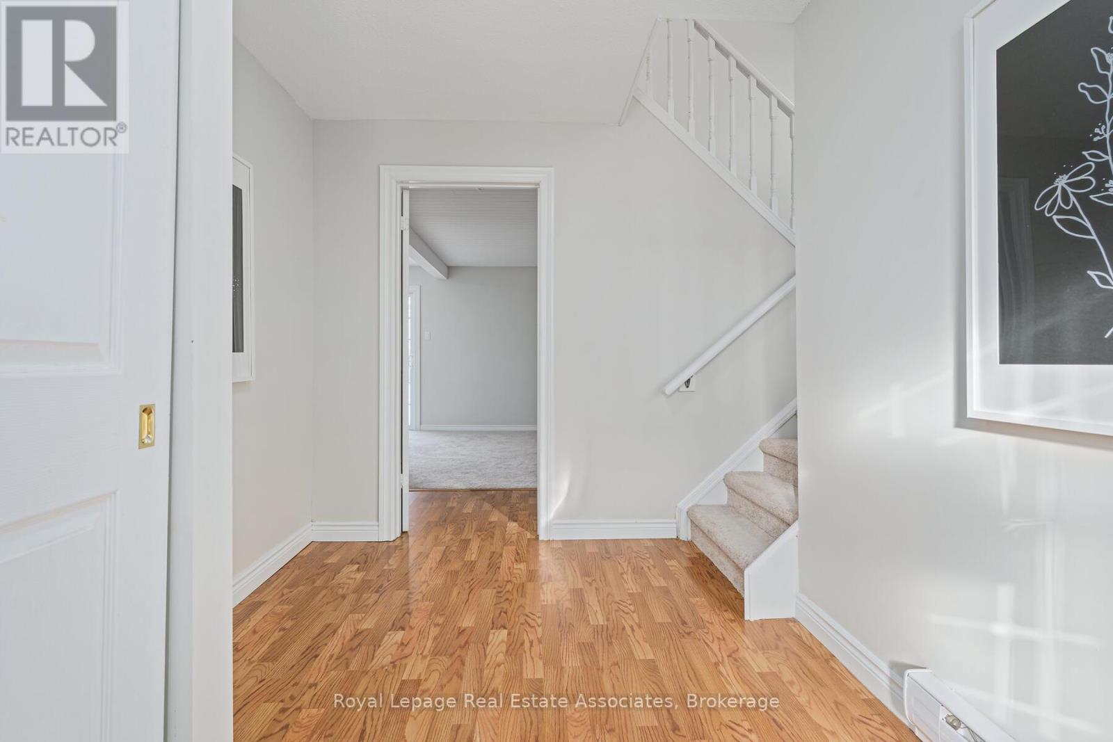 358 Mcnabb Crescent, Milton, Ontario  L9T 3G2 - Photo 5 - W12699370