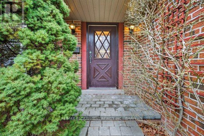 179 Digby Road, Oakville, Ontario  L6J 6A8 - Photo 3 - W12699416