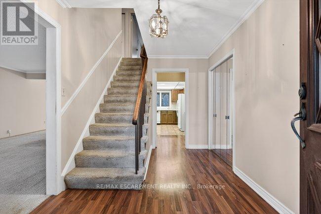 179 Digby Road, Oakville, Ontario  L6J 6A8 - Photo 5 - W12699416