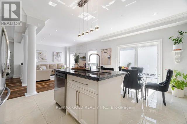 10 Cloverlawn Street, Brampton (Fletcher's Meadow), Ontario  L7A 3X5 - Photo 12 - W12699420