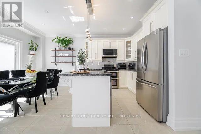 10 Cloverlawn Street, Brampton (Fletcher's Meadow), Ontario  L7A 3X5 - Photo 13 - W12699420