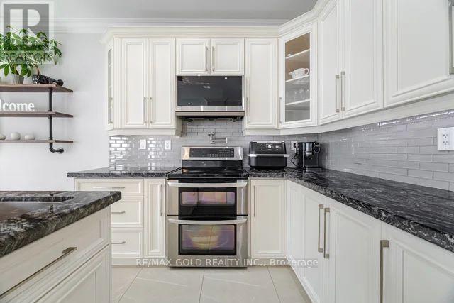 10 Cloverlawn Street, Brampton (Fletcher's Meadow), Ontario  L7A 3X5 - Photo 14 - W12699420