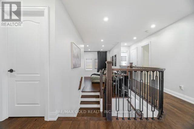 10 Cloverlawn Street, Brampton (Fletcher's Meadow), Ontario  L7A 3X5 - Photo 20 - W12699420