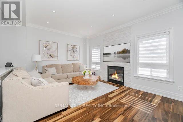 10 Cloverlawn Street, Brampton (Fletcher's Meadow), Ontario  L7A 3X5 - Photo 9 - W12699420