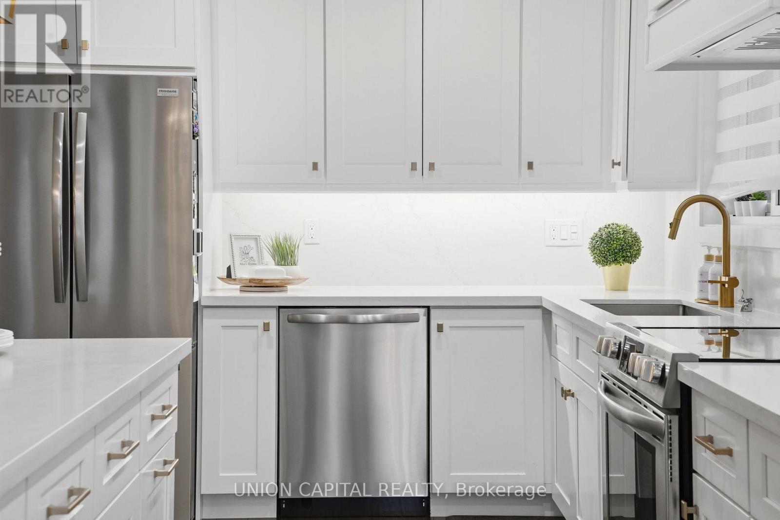 3381 Homark Drive, Mississauga, Ontario  L4Y 2K6 - Photo 6 - W12699422