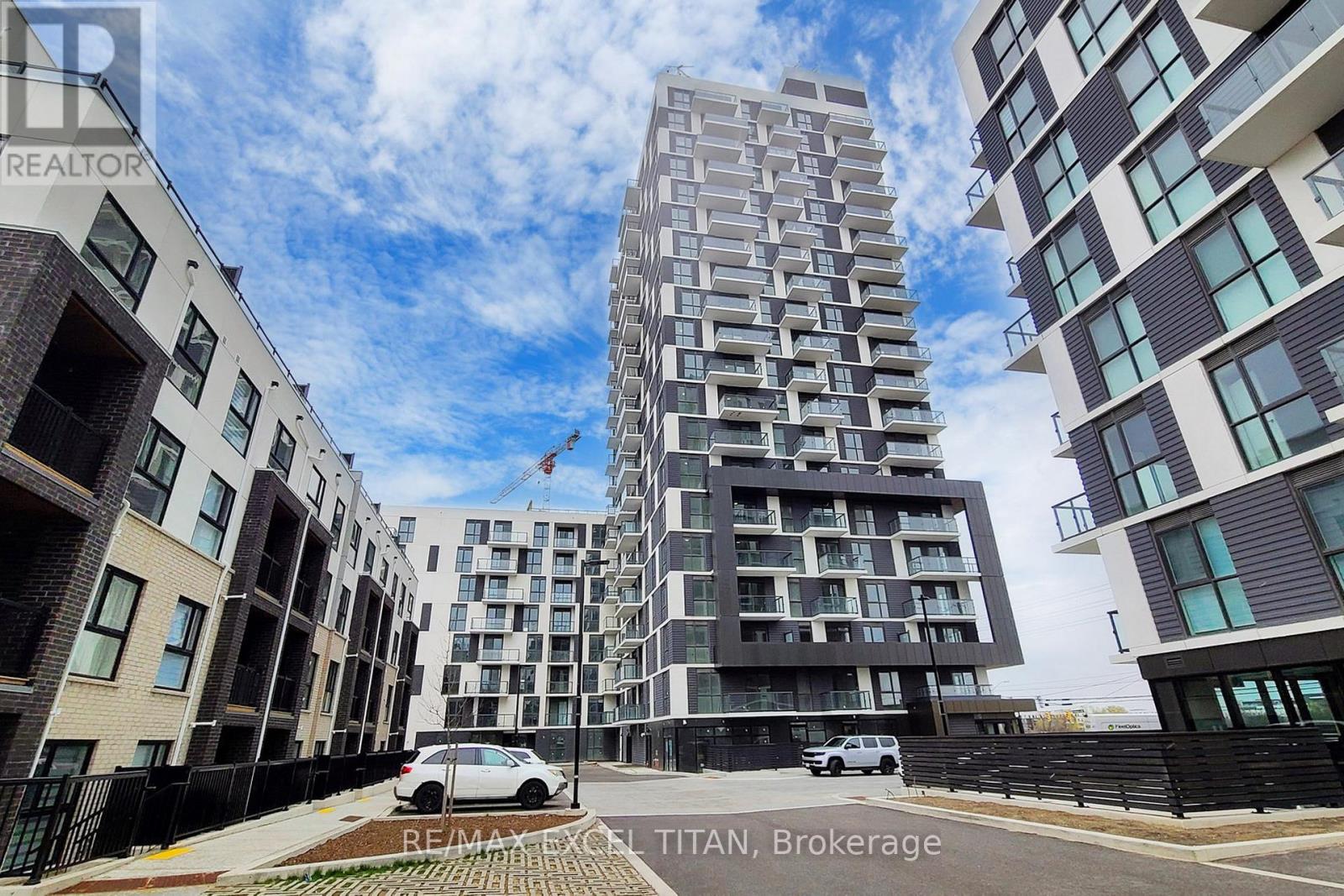 303 - 335 Wheat Boom Drive, Oakville, Ontario  L6H 7C2 - Photo 2 - W12699430