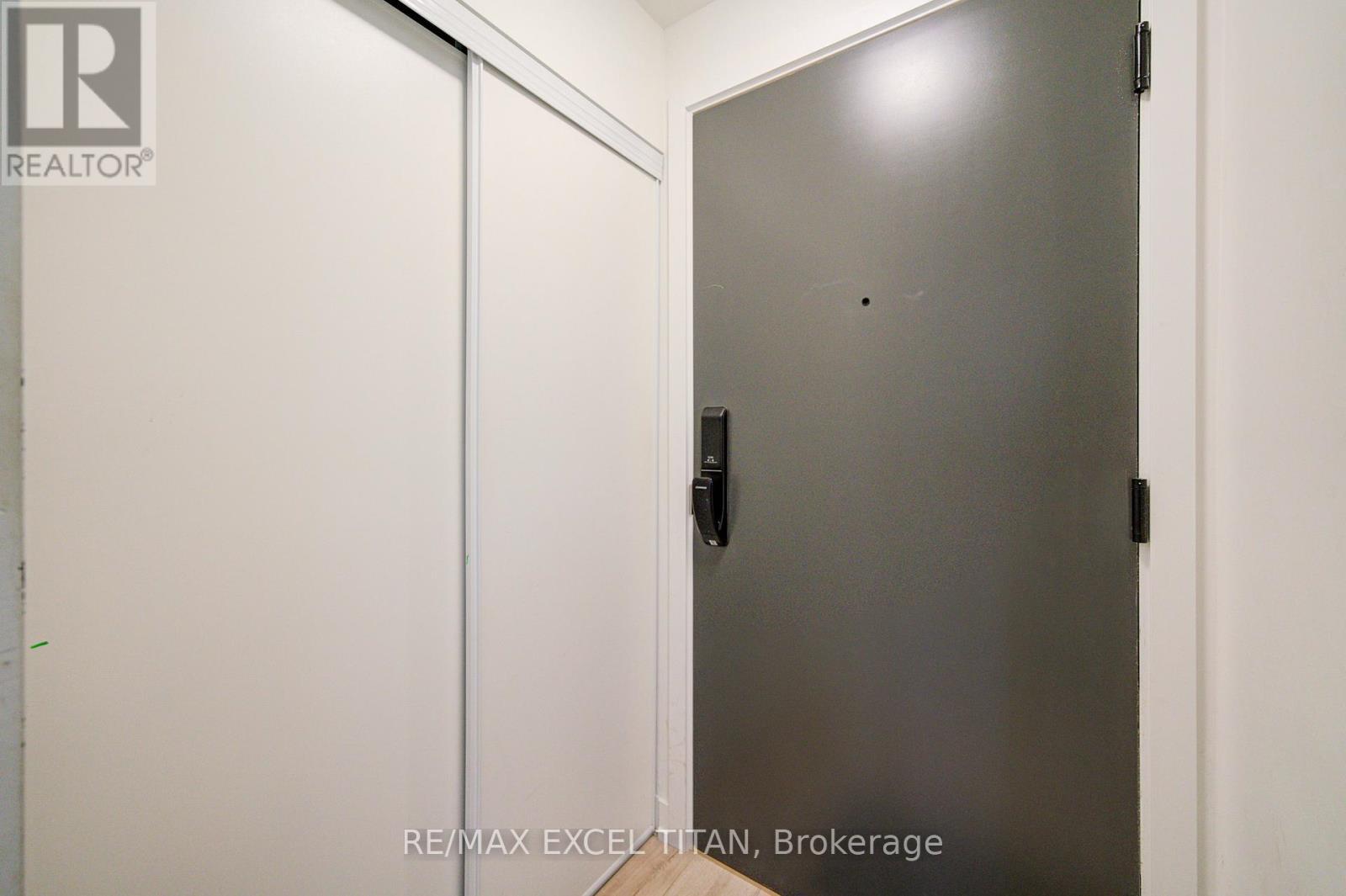 303 - 335 Wheat Boom Drive, Oakville, Ontario  L6H 7C2 - Photo 9 - W12699430