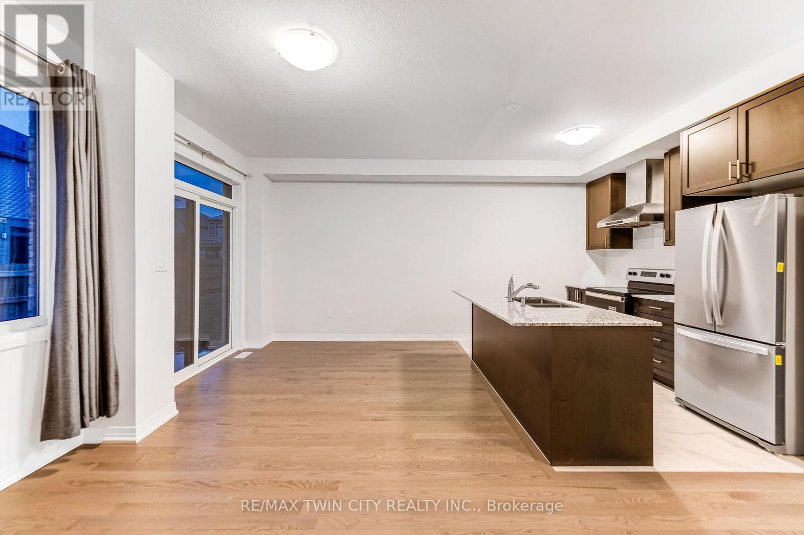 29 Blacklock Street, Cambridge, Ontario  N1S 0E2 - Photo 8 - X12699330