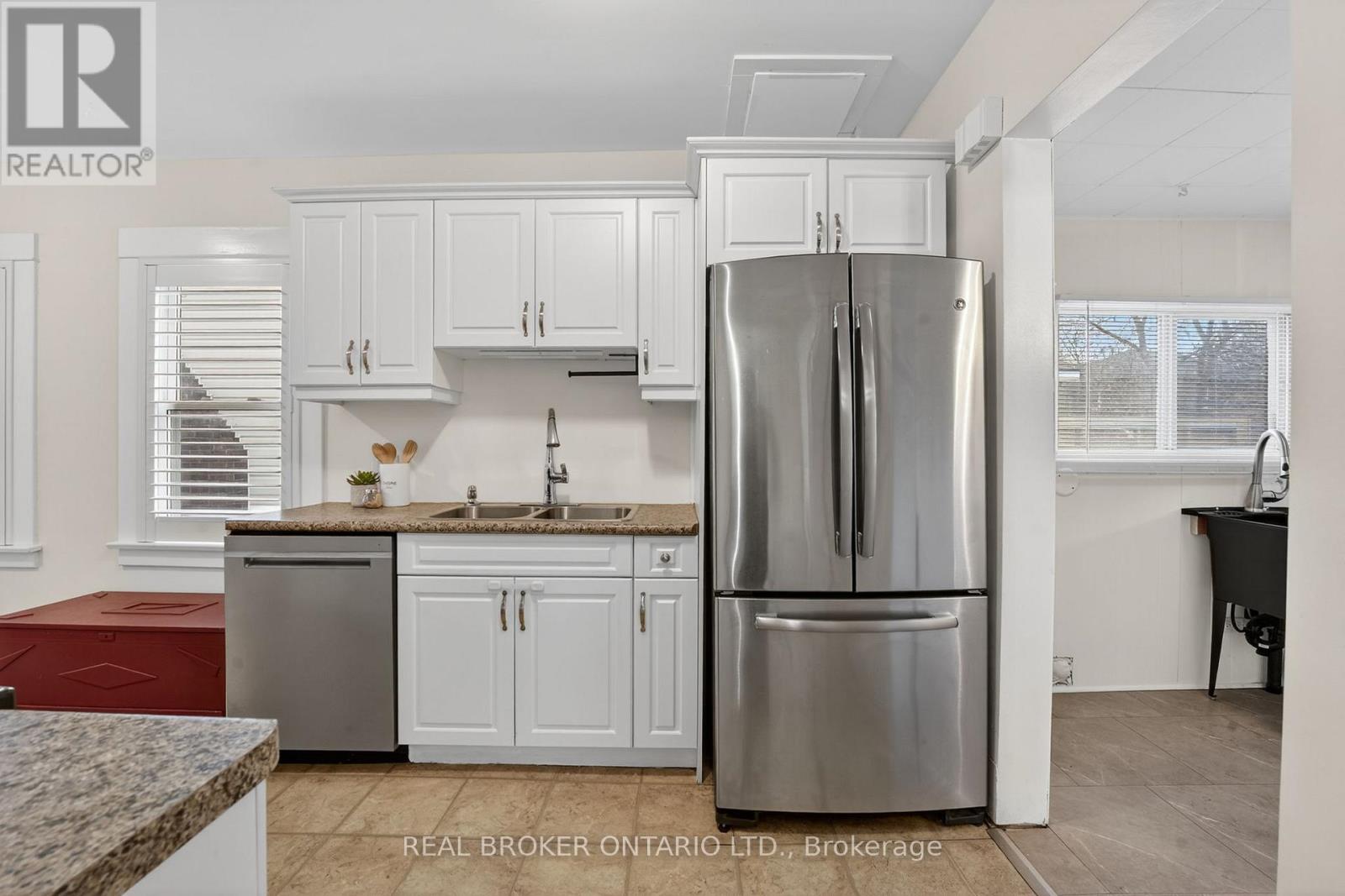 55 Thomas Street, St. Catharines, Ontario  L2R 6L8 - Photo 12 - X12699390