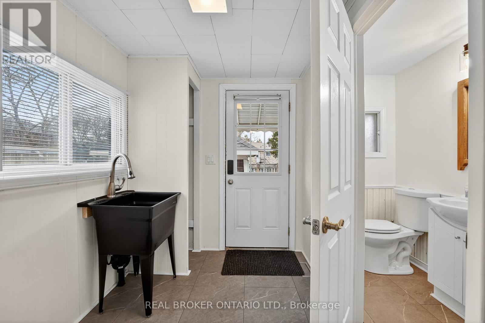 55 Thomas Street, St. Catharines, Ontario  L2R 6L8 - Photo 15 - X12699390