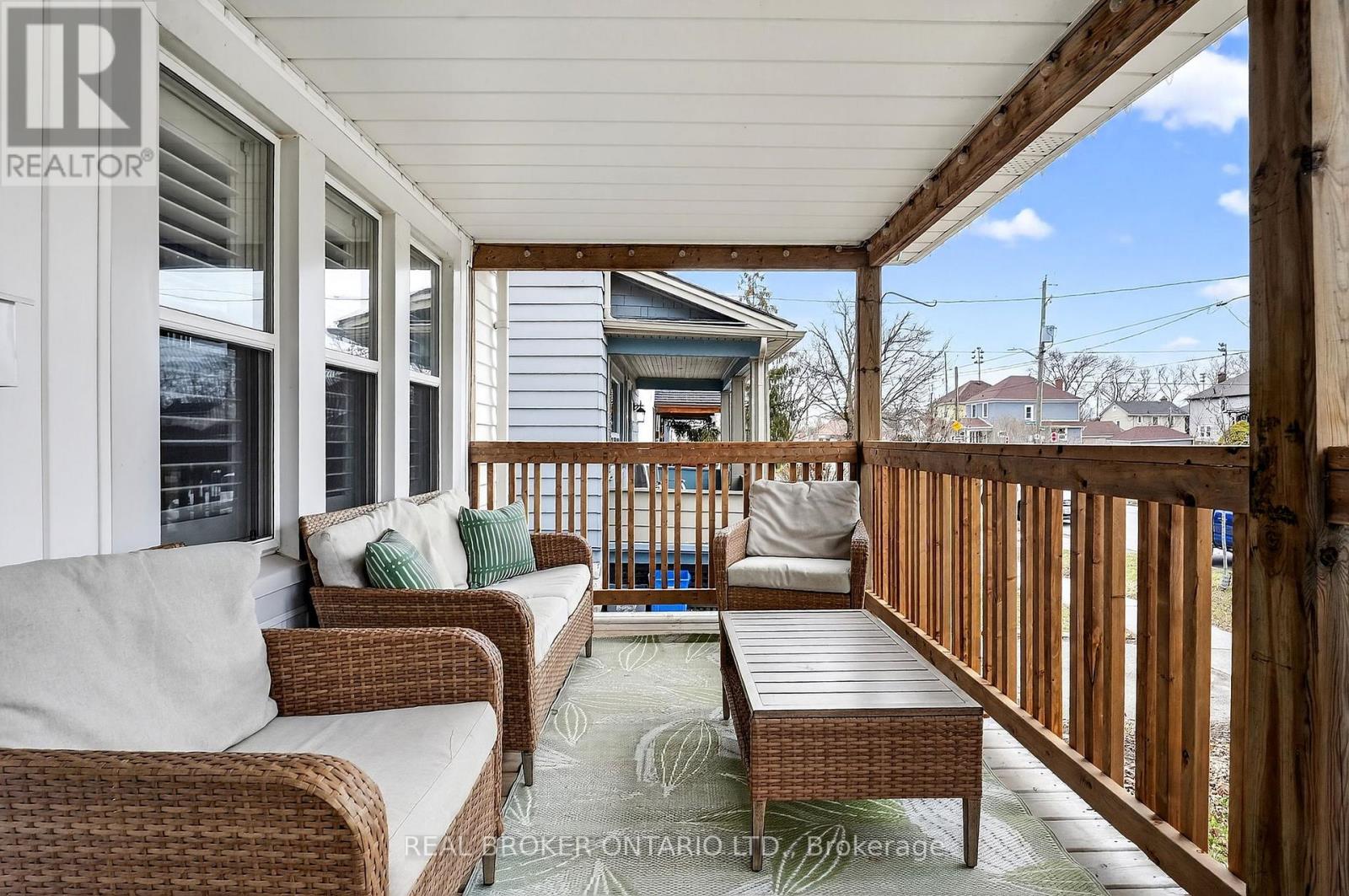 55 Thomas Street, St. Catharines, Ontario  L2R 6L8 - Photo 3 - X12699390