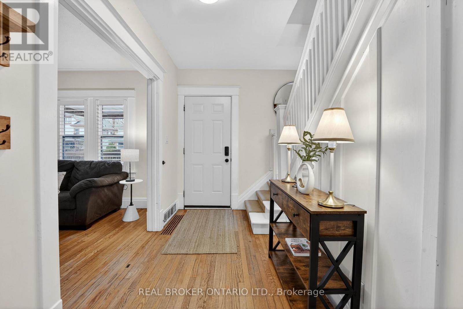 55 Thomas Street, St. Catharines, Ontario  L2R 6L8 - Photo 5 - X12699390