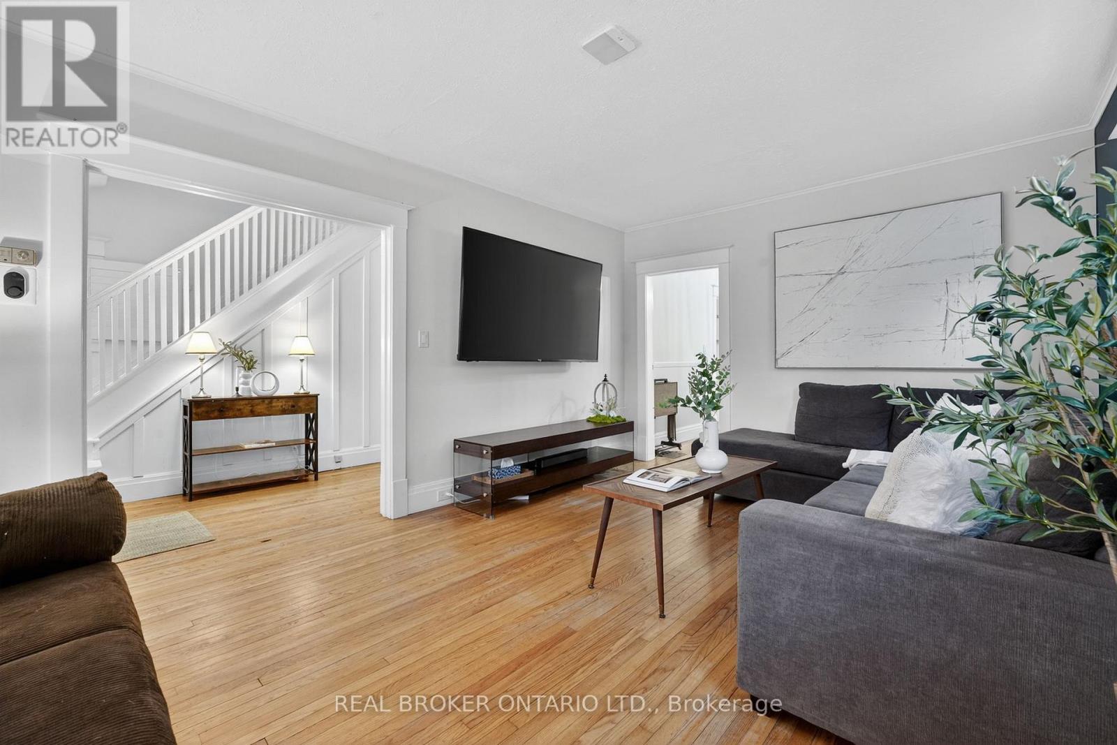 55 Thomas Street, St. Catharines, Ontario  L2R 6L8 - Photo 6 - X12699390