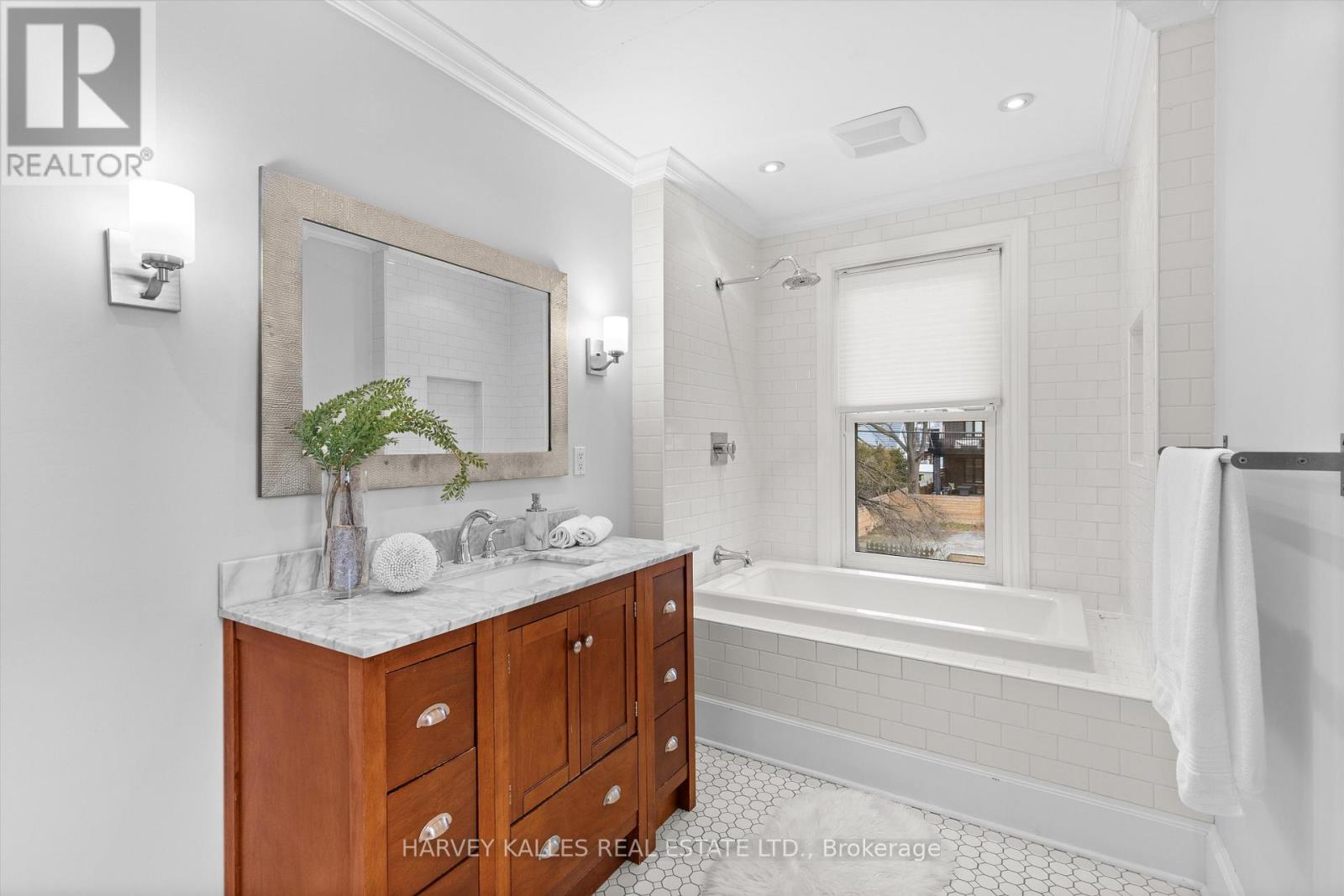 207 Stanley Avenue, Hamilton (Kirkendall), Ontario  L8P 2L5 - Photo 19 - X12699428