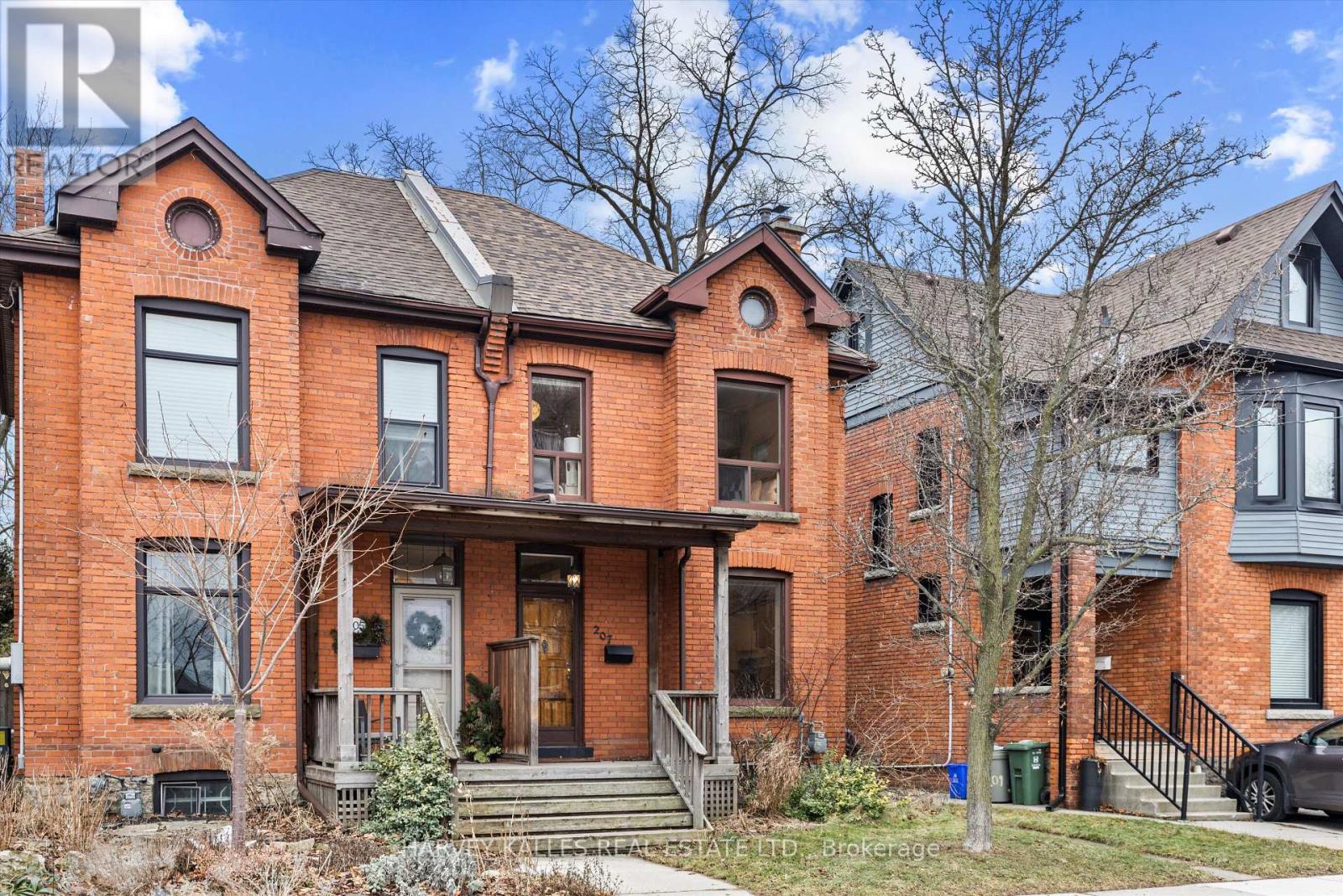 207 Stanley Avenue, Hamilton (Kirkendall), Ontario  L8P 2L5 - Photo 3 - X12699428