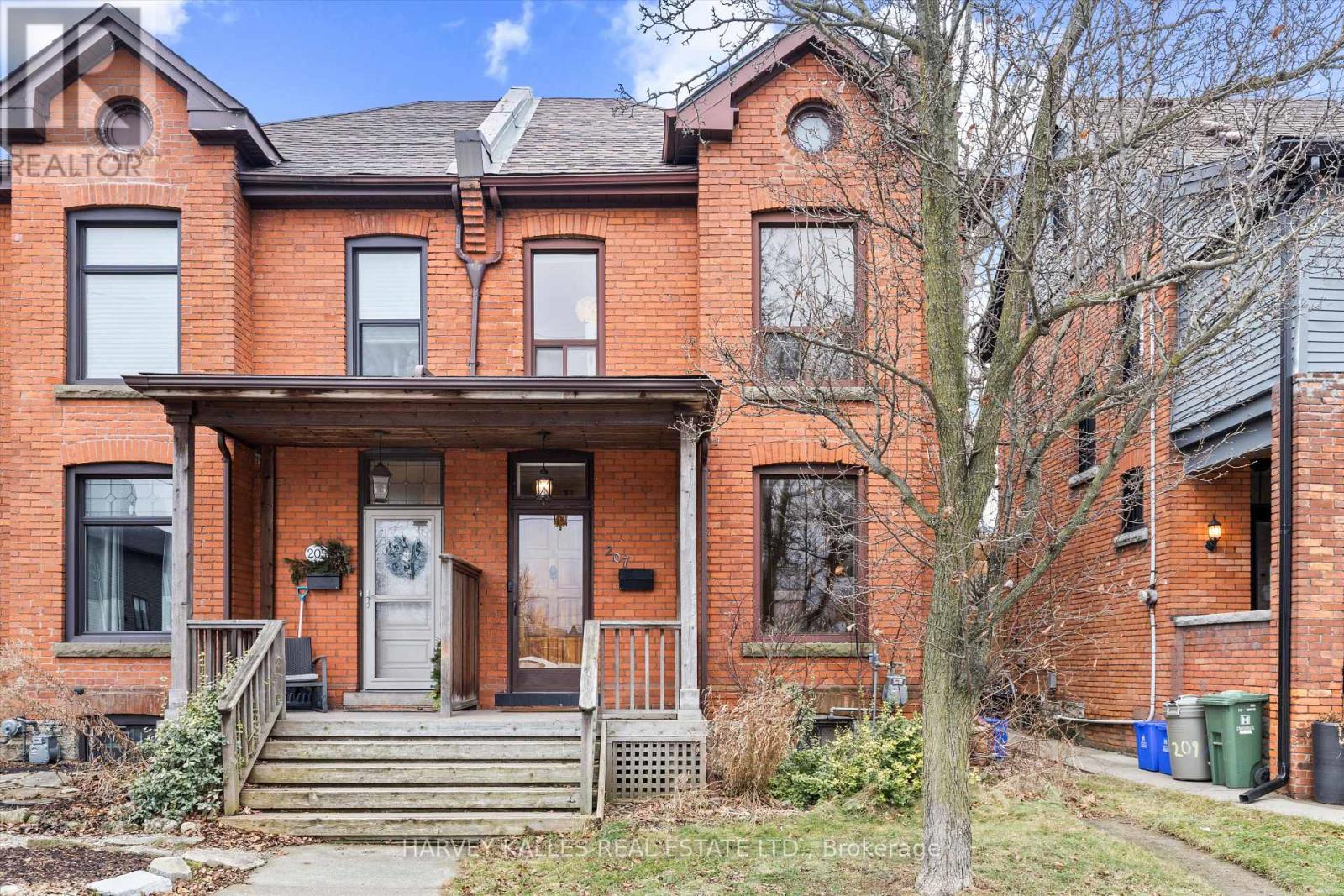 207 Stanley Avenue, Hamilton (Kirkendall), Ontario  L8P 2L5 - Photo 4 - X12699428