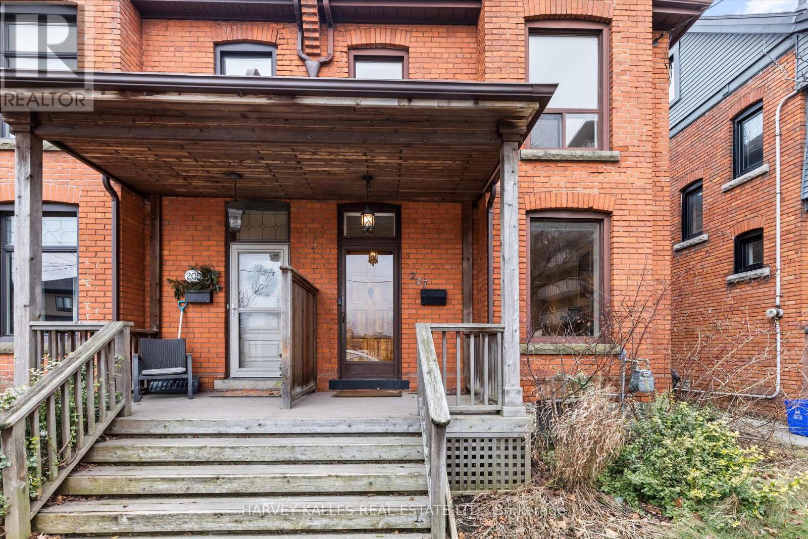 207 Stanley Avenue, Hamilton (Kirkendall), Ontario  L8P 2L5 - Photo 5 - X12699428