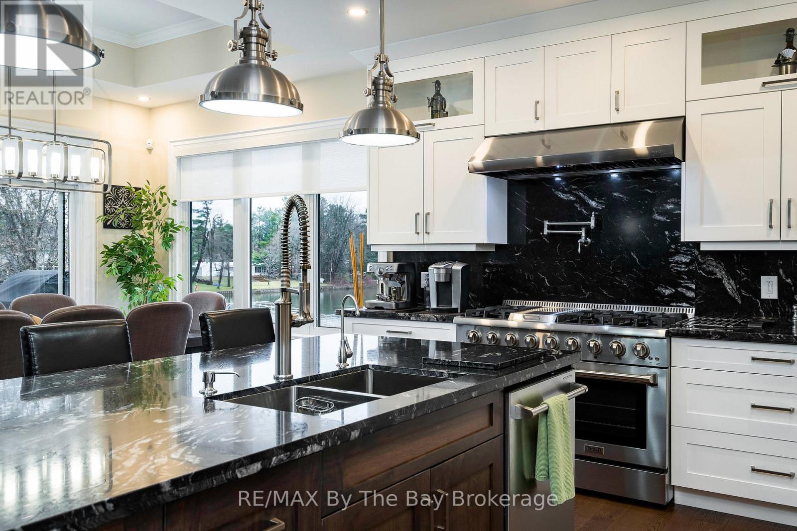 18 Edgewater Road, Wasaga Beach, Ontario  L9Z 2W3 - Photo 16 - S12699728