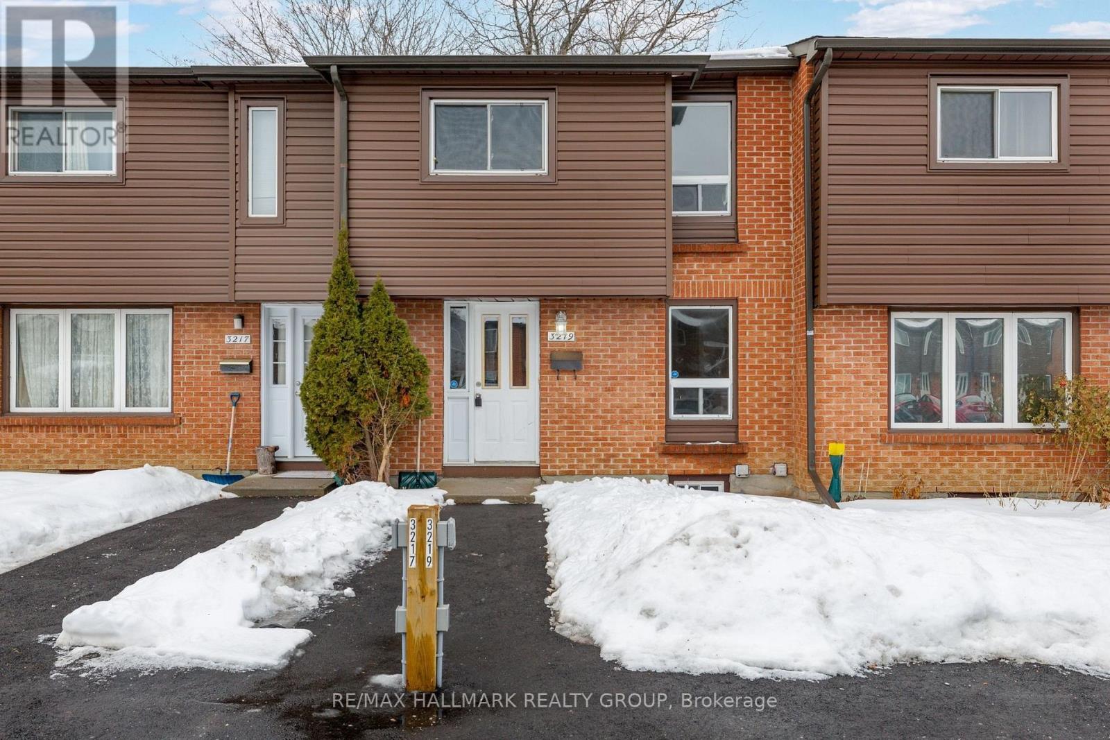 3219 Stockton Drive, Ottawa, Ontario  K1T 1S3 - Photo 1 - X12699594