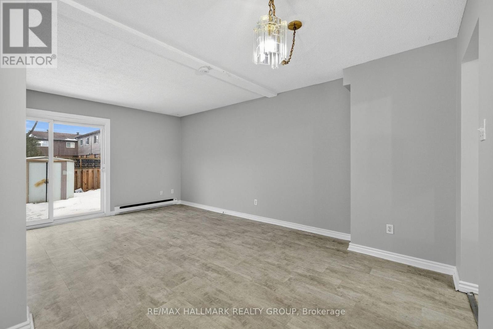 3219 Stockton Drive, Ottawa, Ontario  K1T 1S3 - Photo 3 - X12699594