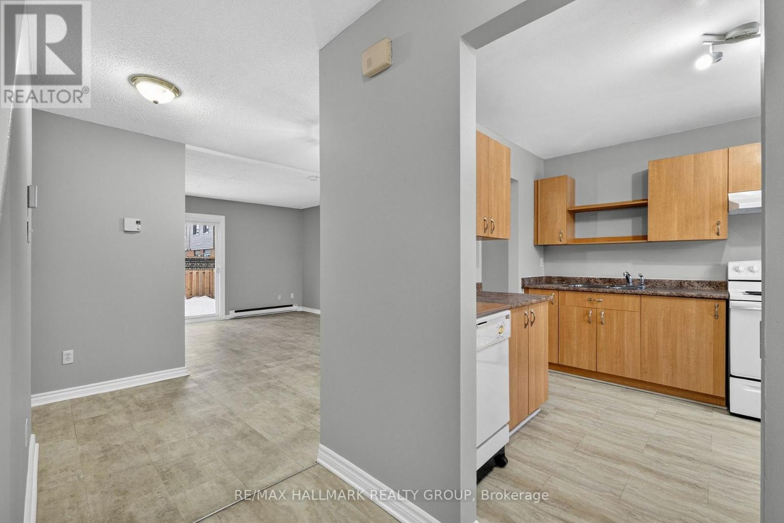 3219 Stockton Drive, Ottawa, Ontario  K1T 1S3 - Photo 5 - X12699594