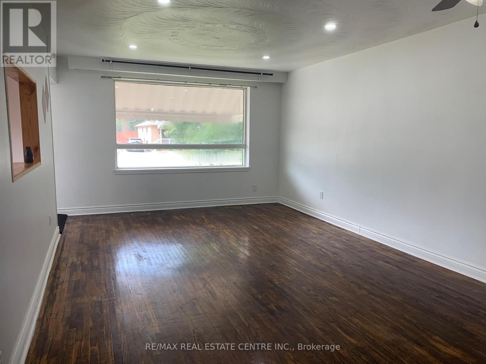 Upper - 23 Avondale Boulevard, Brampton, Ontario  L6T 1H1 - Photo 2 - W12669478