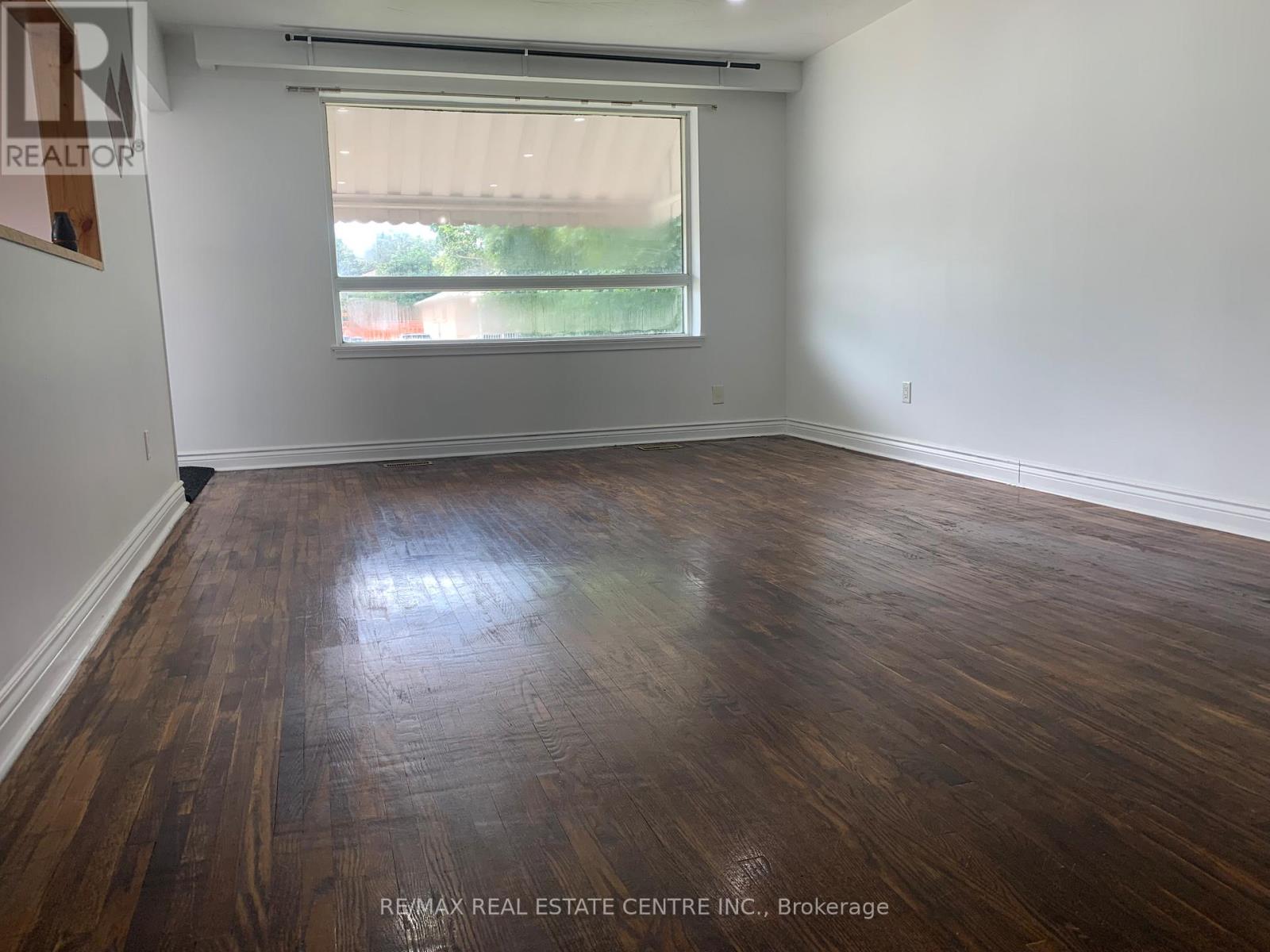 Upper - 23 Avondale Boulevard, Brampton, Ontario  L6T 1H1 - Photo 3 - W12669478