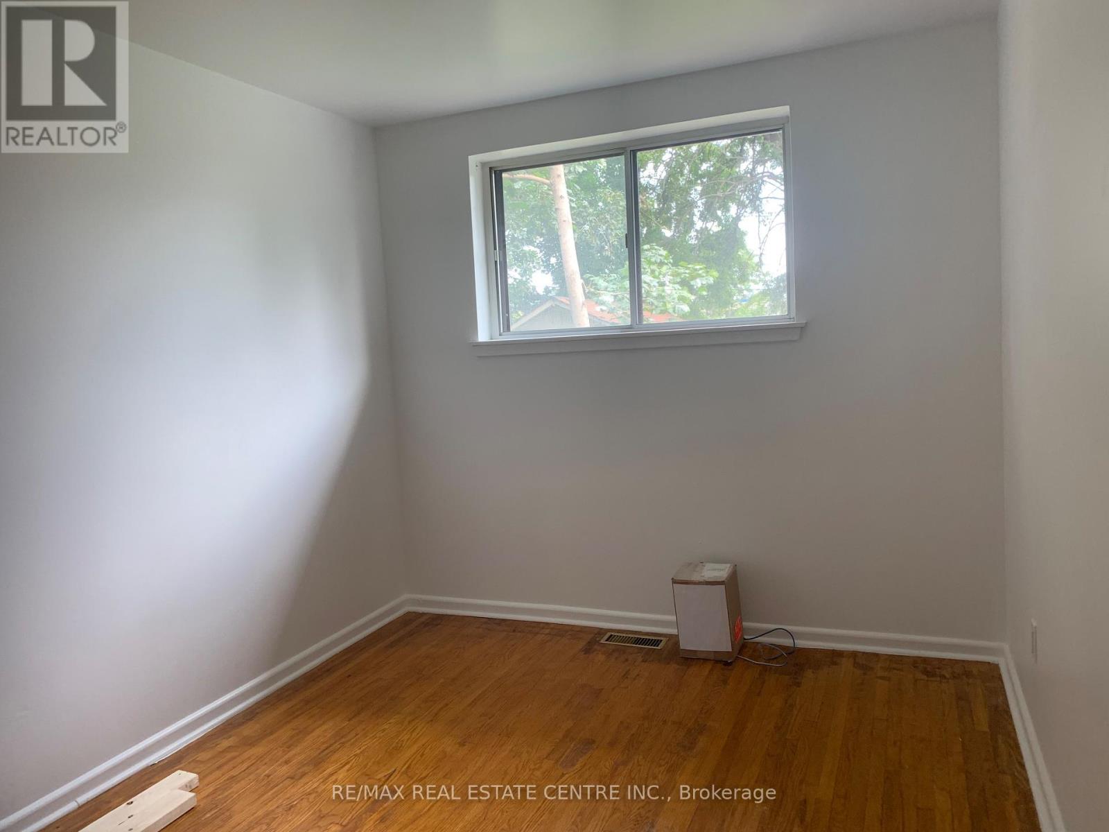 Upper - 23 Avondale Boulevard, Brampton, Ontario  L6T 1H1 - Photo 6 - W12669478