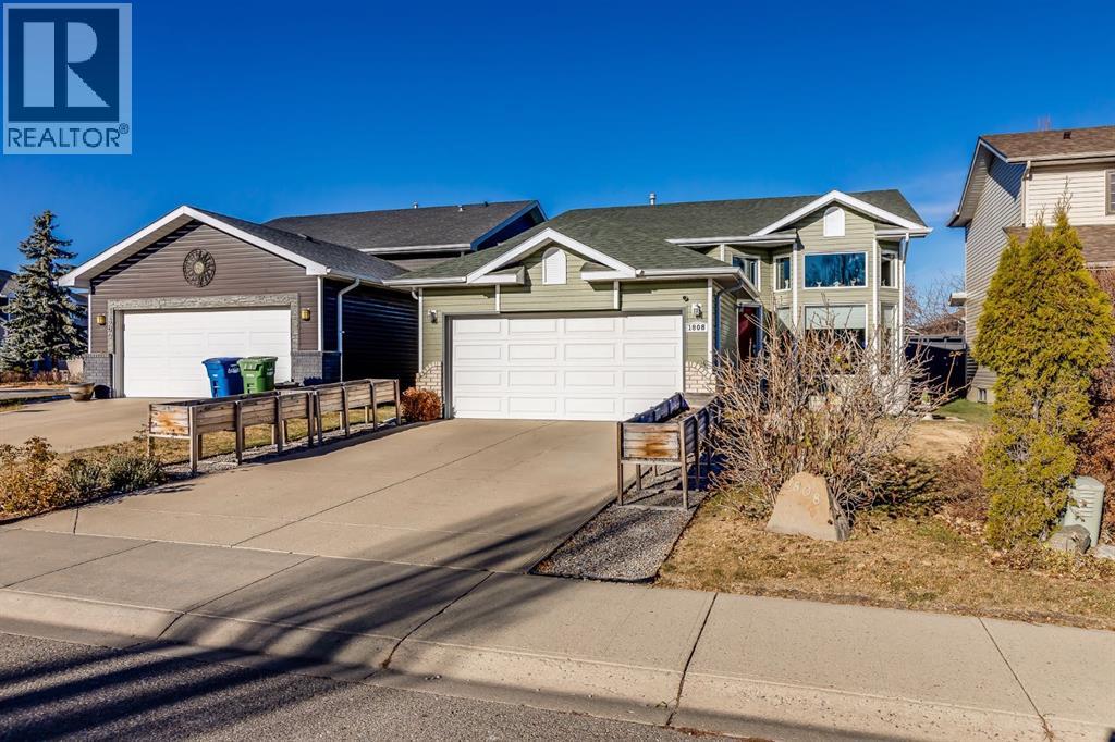 1808 Meadowbrook Gate Se, Airdrie, Alberta  T4A 2B4 - Photo 2 - A2269704