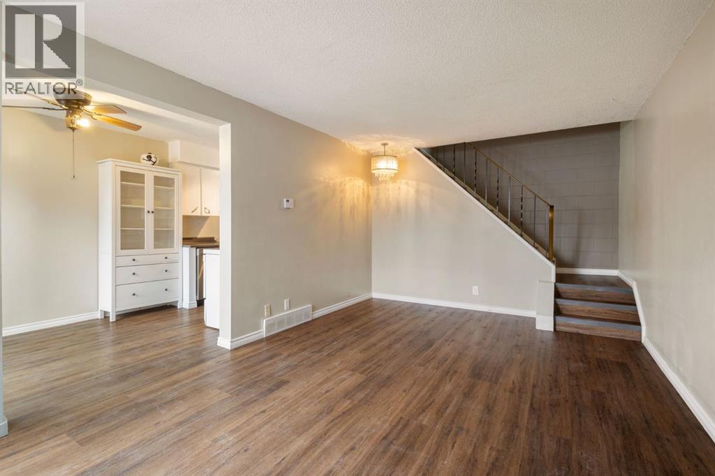 6, 6147 Buckthorn Road Nw, Calgary, Alberta  T2K 2Z2 - Photo 3 - A2278314