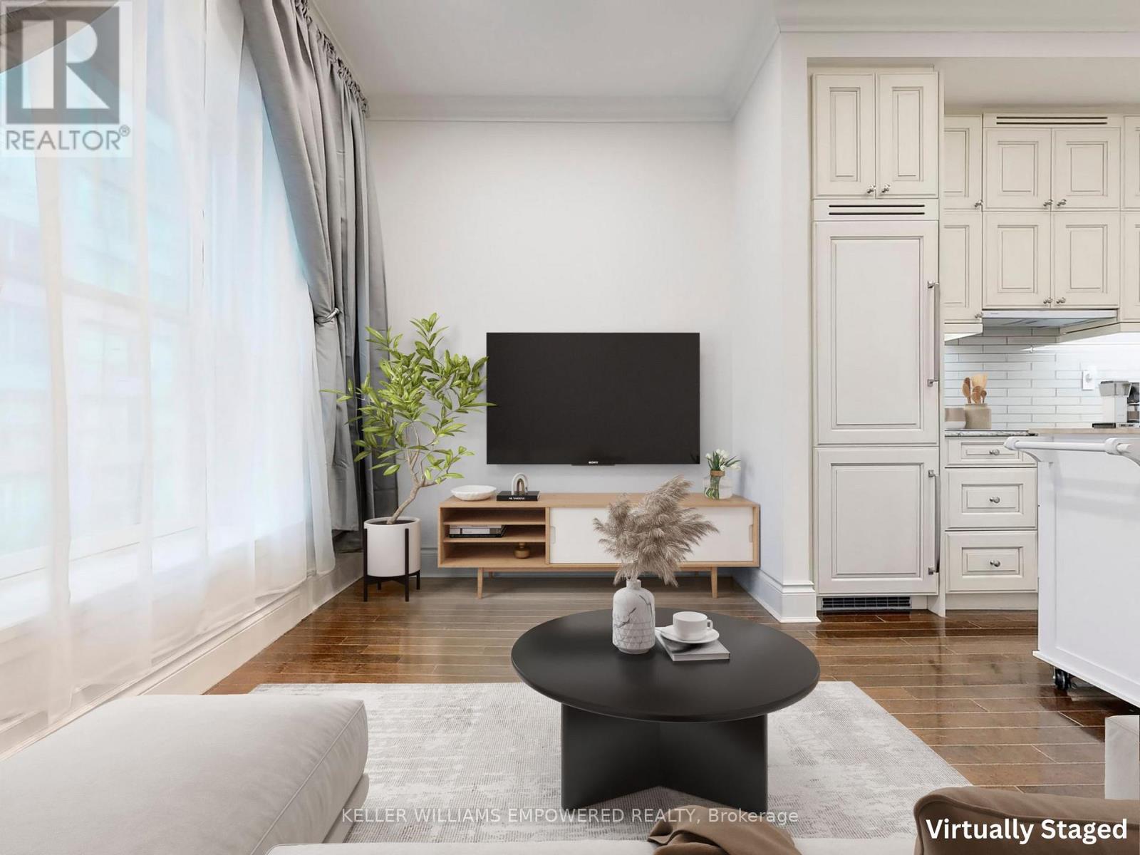 522 - 22 LEADER LANE, Toronto, Ontario