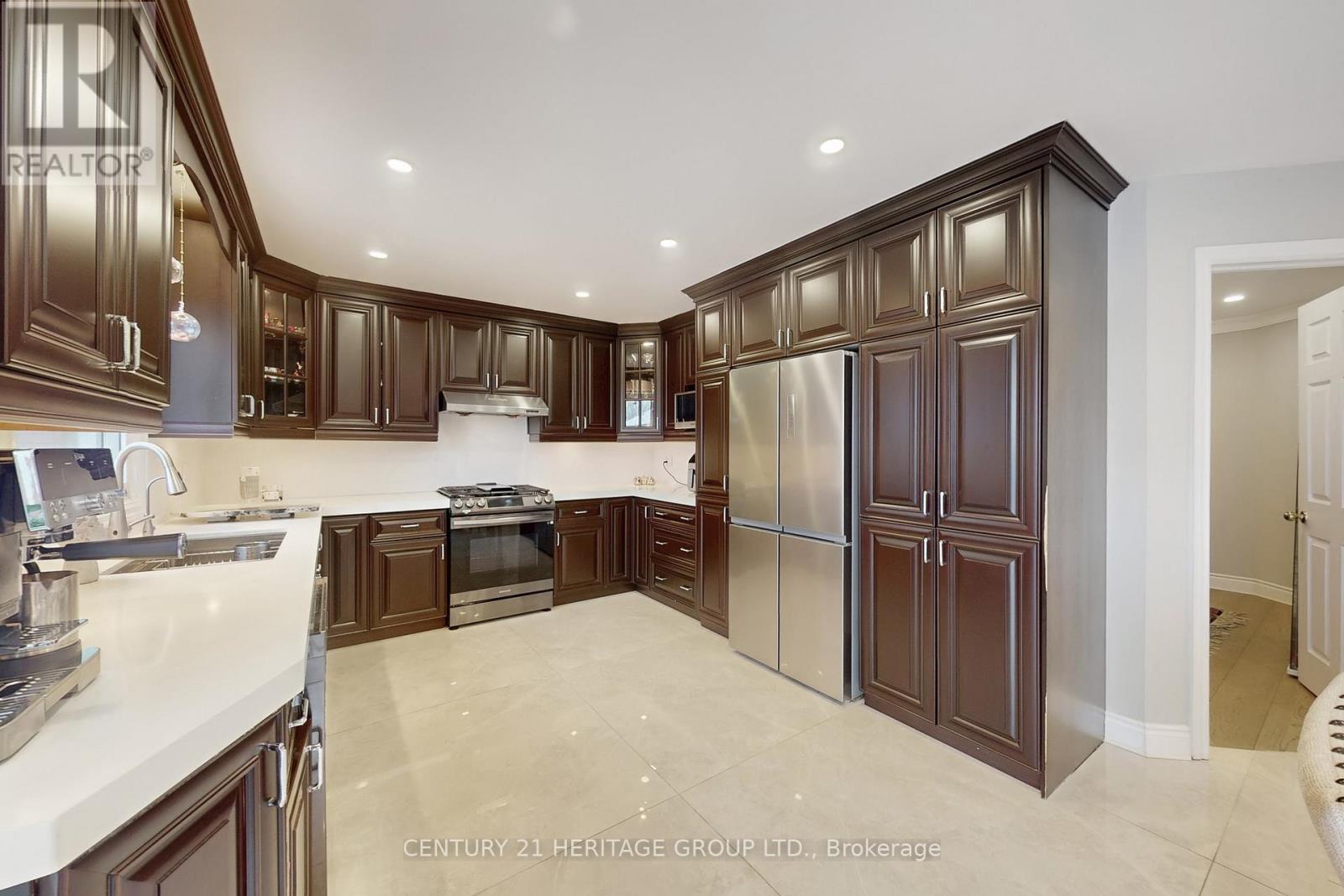 335 Fern Avenue, Richmond Hill, Ontario  L4C 8P6 - Photo 11 - N12699734