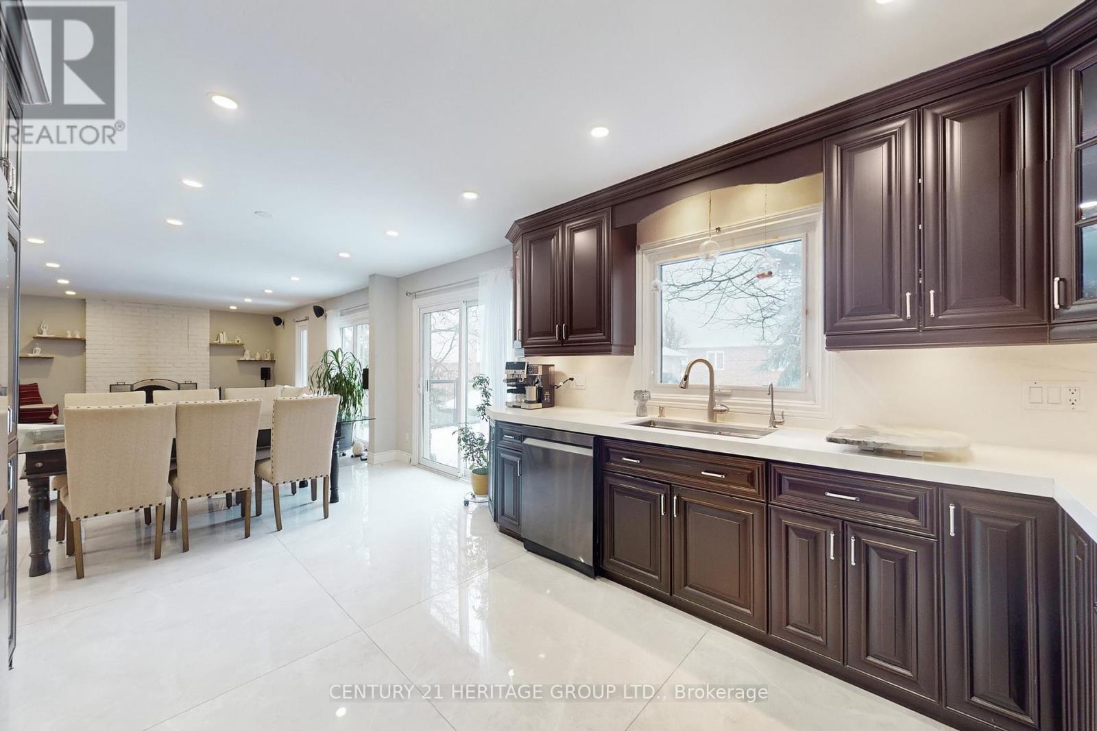 335 Fern Avenue, Richmond Hill, Ontario  L4C 8P6 - Photo 12 - N12699734