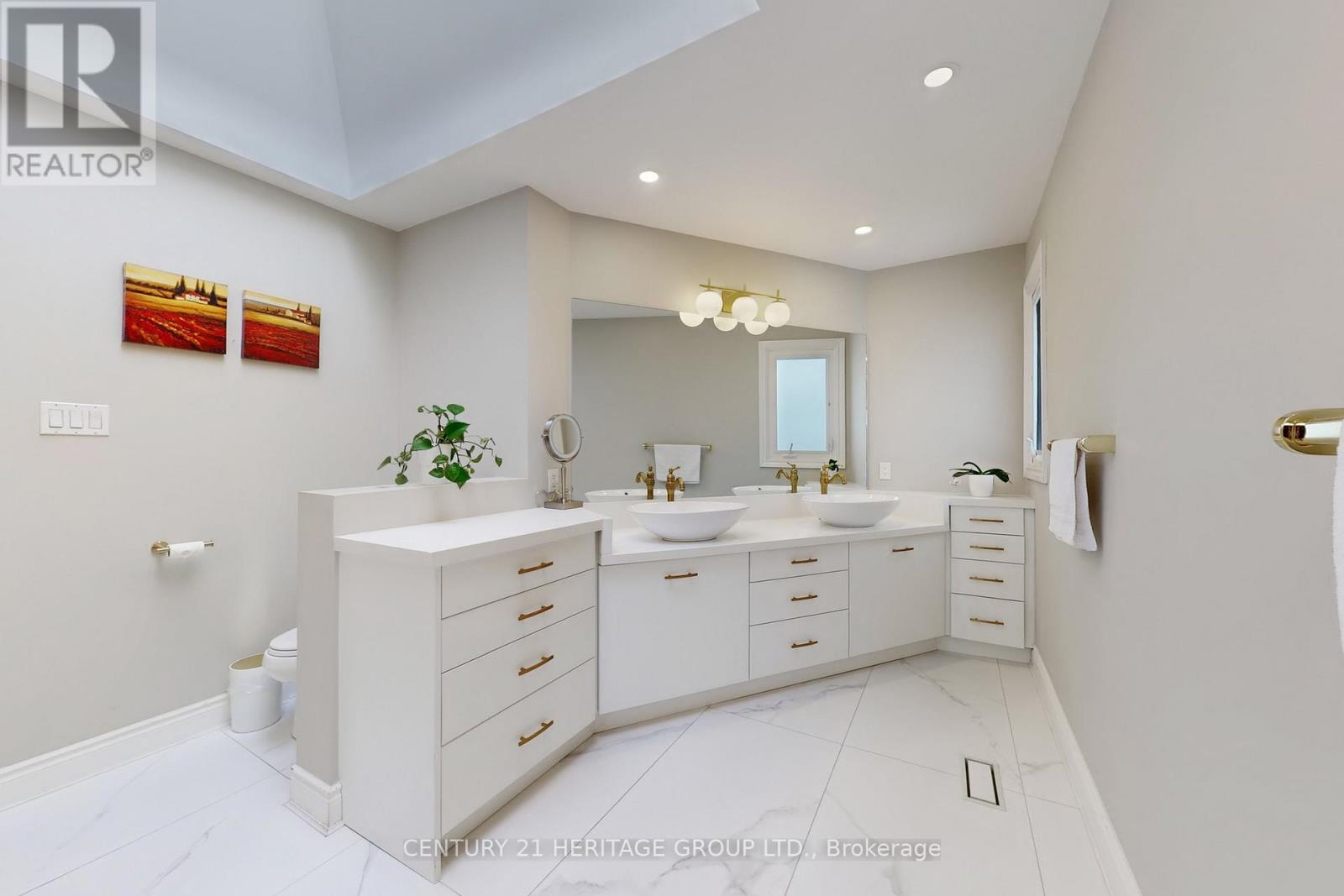 335 Fern Avenue, Richmond Hill, Ontario  L4C 8P6 - Photo 23 - N12699734