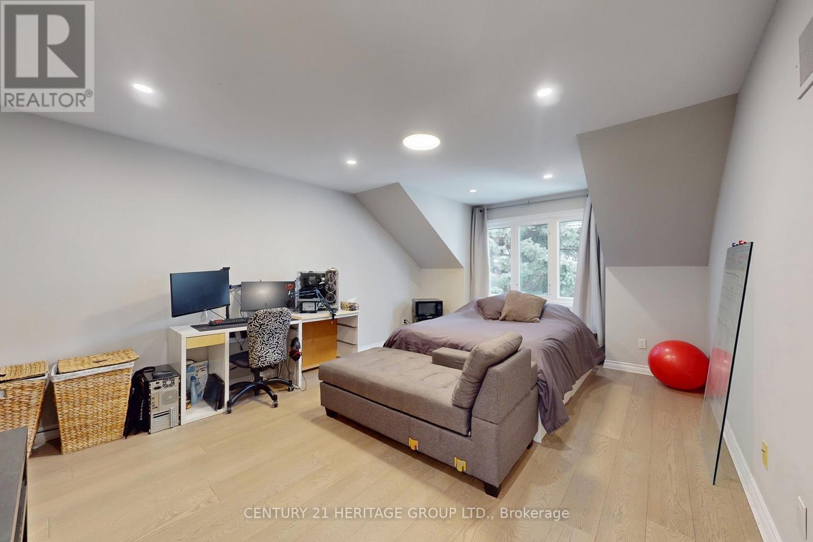 335 Fern Avenue, Richmond Hill, Ontario  L4C 8P6 - Photo 26 - N12699734