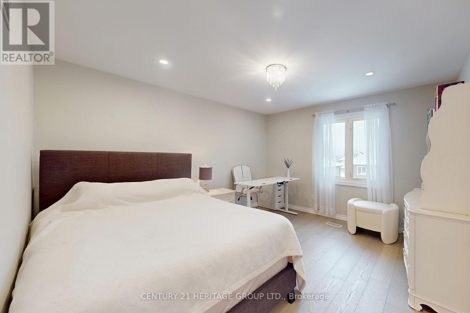 335 Fern Avenue, Richmond Hill, Ontario  L4C 8P6 - Photo 27 - N12699734