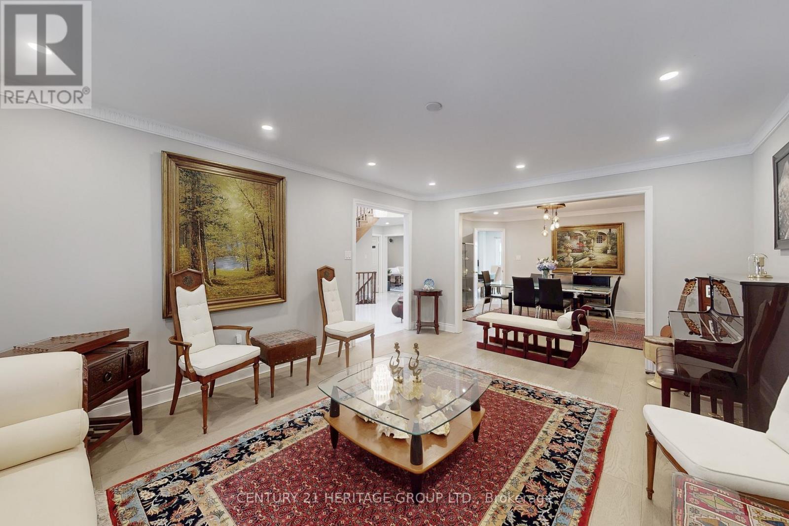 335 Fern Avenue, Richmond Hill, Ontario  L4C 8P6 - Photo 3 - N12699734