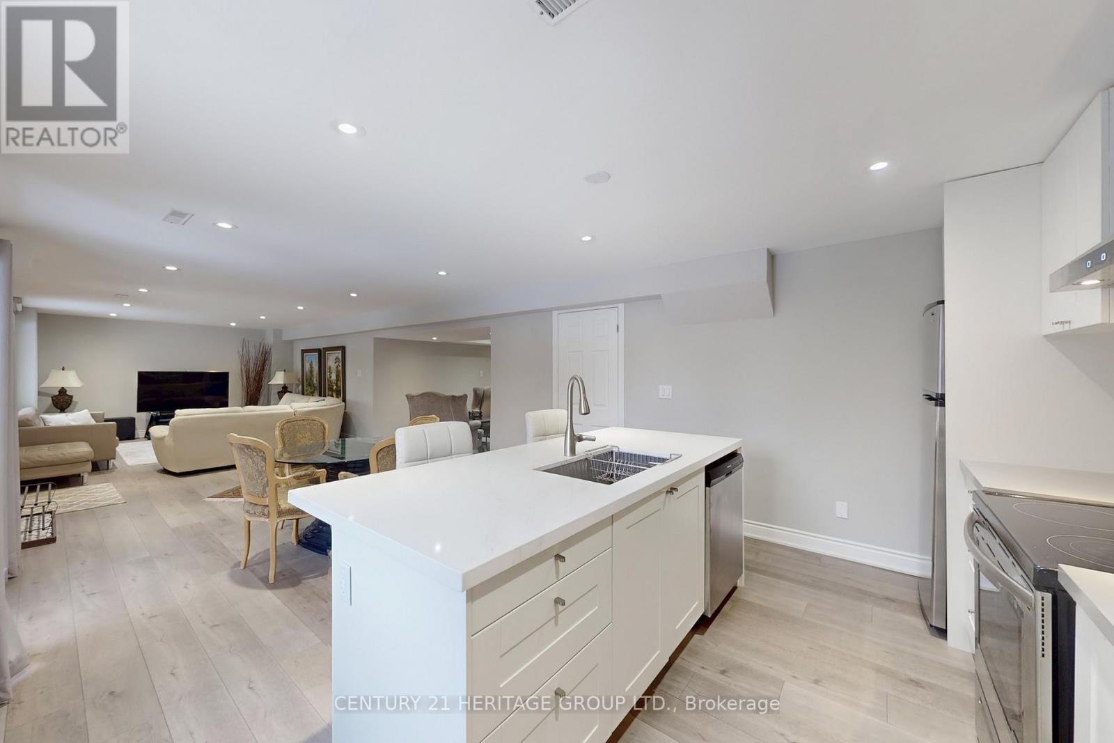 335 Fern Avenue, Richmond Hill, Ontario  L4C 8P6 - Photo 35 - N12699734