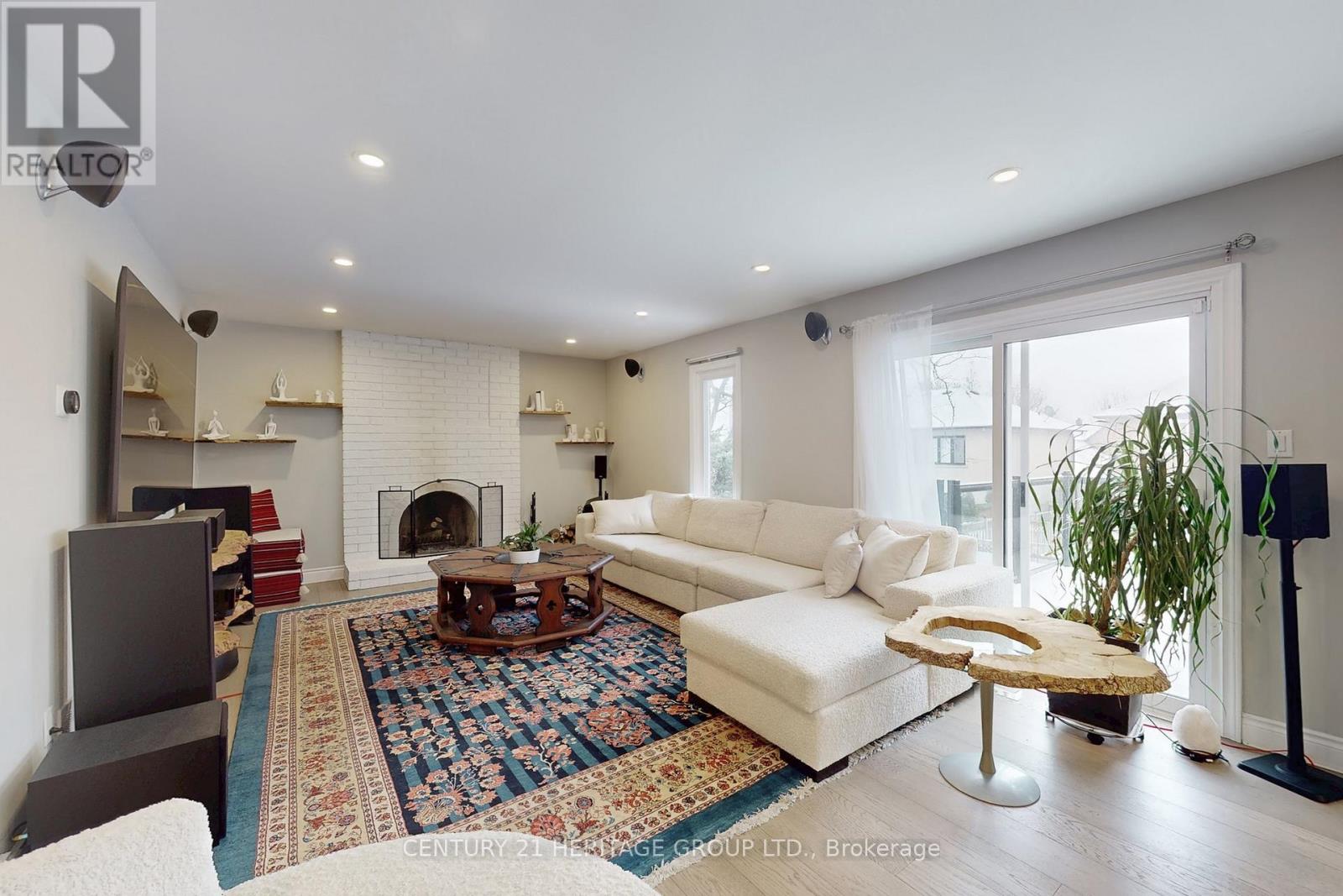 335 Fern Avenue, Richmond Hill, Ontario  L4C 8P6 - Photo 6 - N12699734