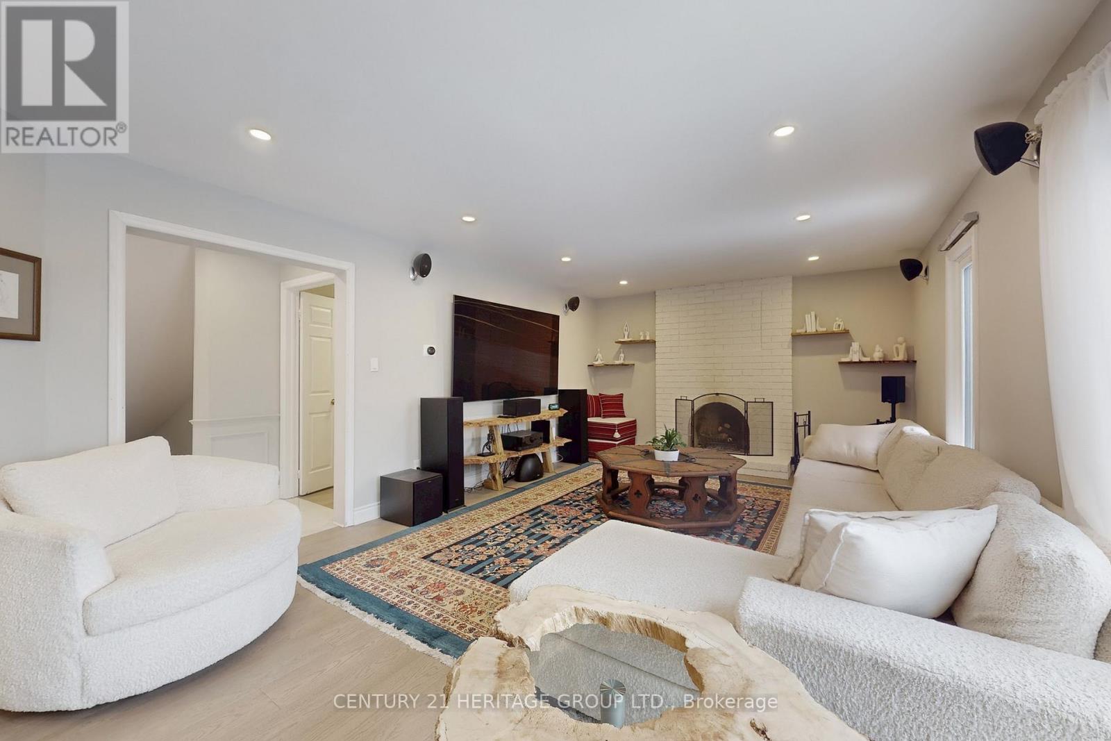 335 Fern Avenue, Richmond Hill, Ontario  L4C 8P6 - Photo 7 - N12699734