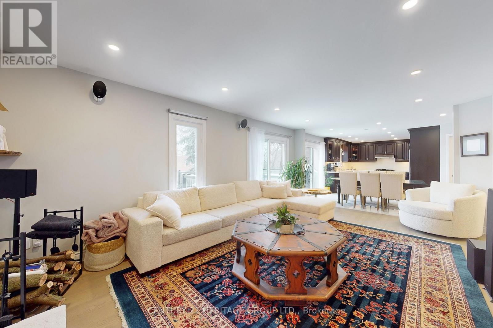 335 Fern Avenue, Richmond Hill, Ontario  L4C 8P6 - Photo 8 - N12699734