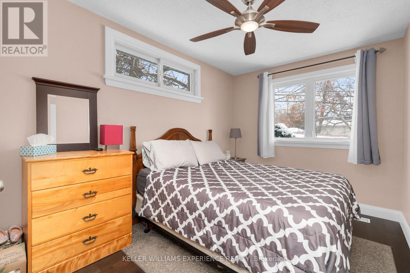 51 Fittons Road E, Orillia, Ontario  L3V 2J2 - Photo 10 - S12699616